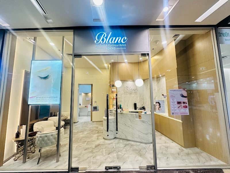 Blanc Eyelash & Eyebrow Salon Mercury Ville Chidlom