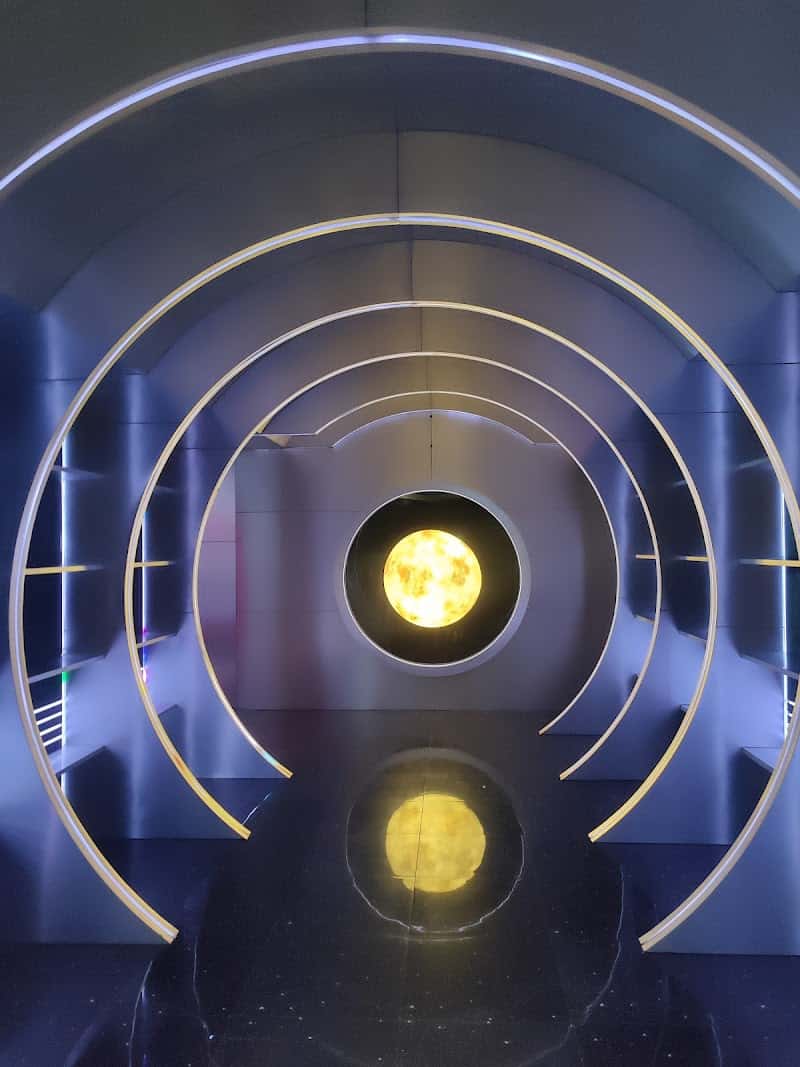 Chrome Club Ekkamai