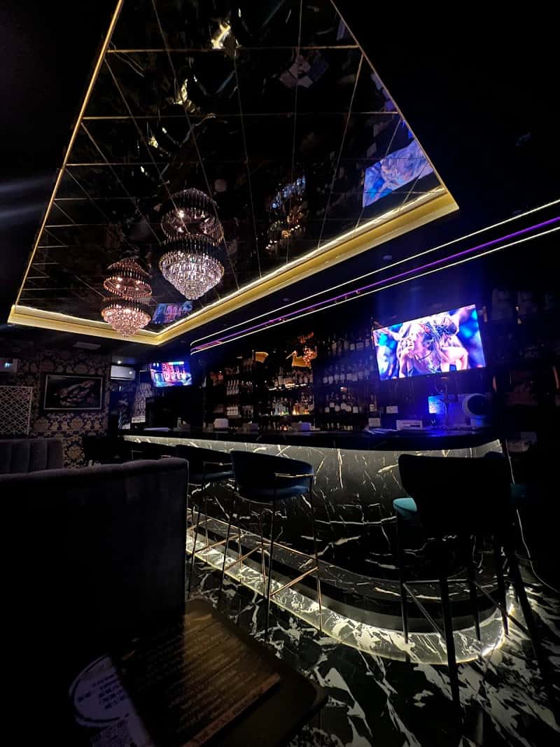 Club GEMS karaoke bar & Lounge