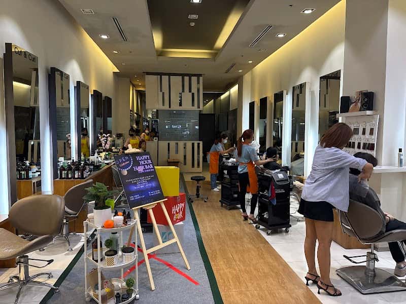 Cut & Curl Central Rama 9