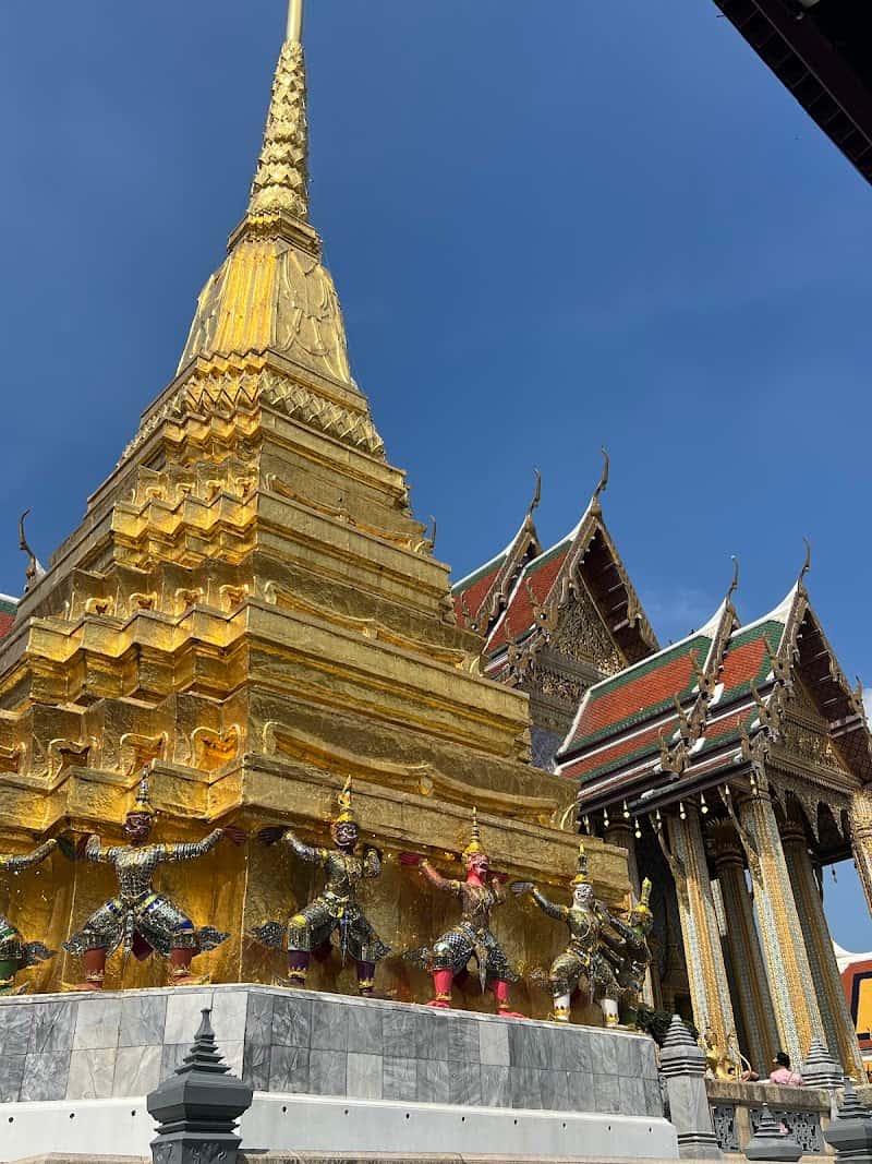 Feung Nakorn Balcony Rooms and Cafe
