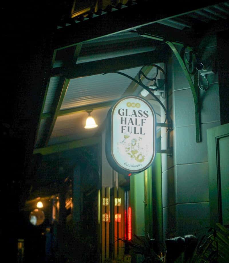 Glass Half Full Bar Yaowarat