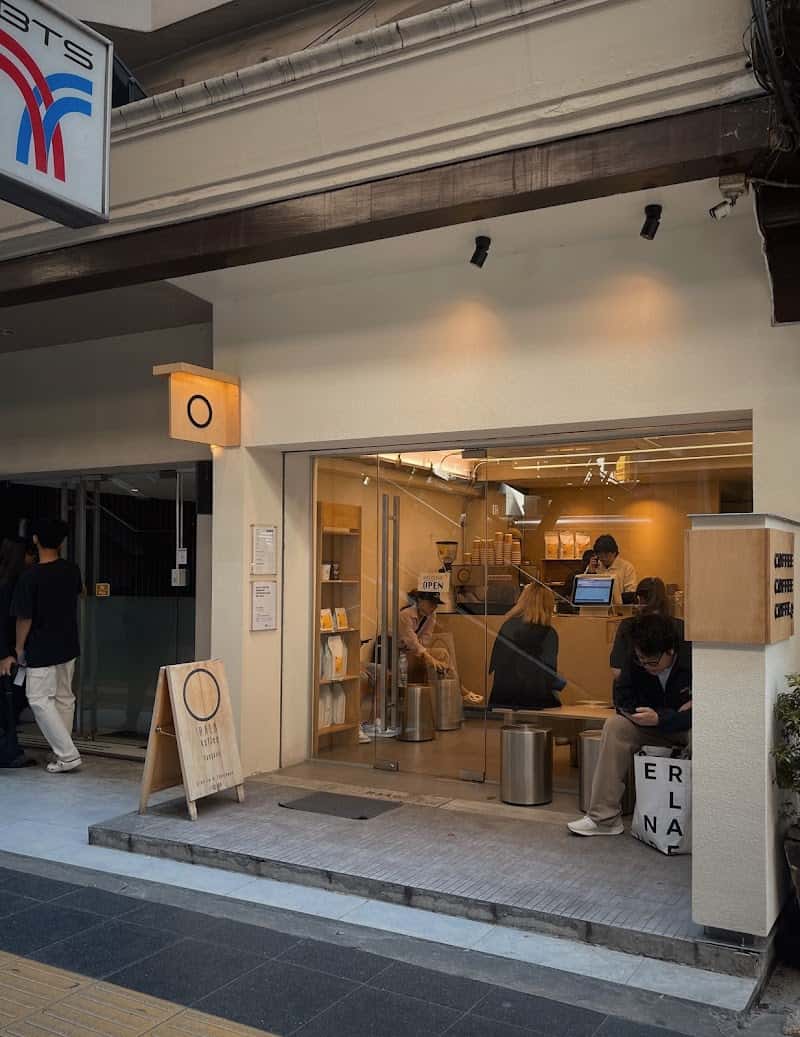Halo Koffee , Phrom Phong