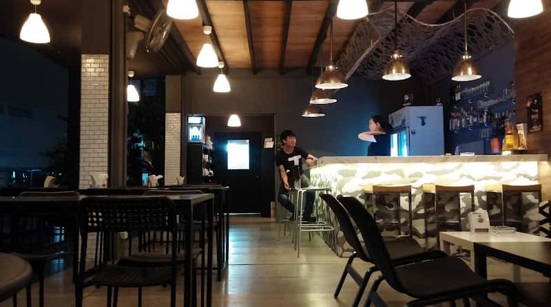 J Bar & Cafe