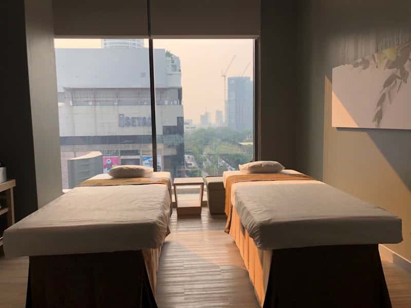 Let's Relax Spa - The Market