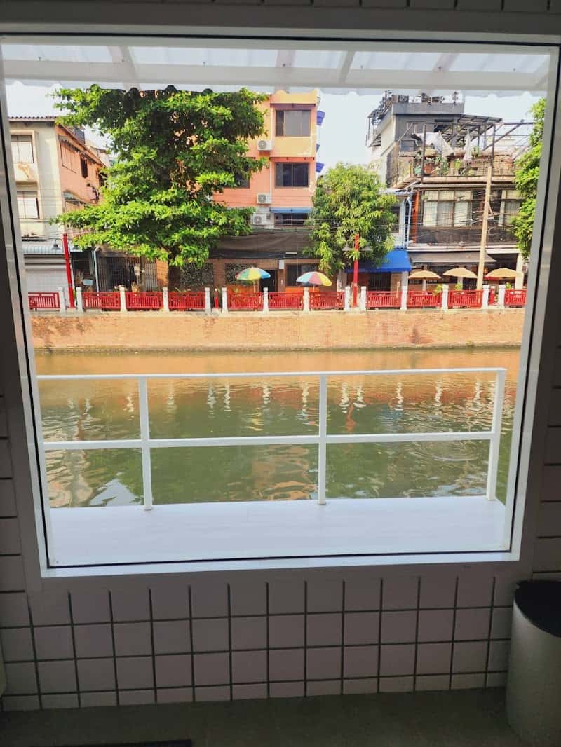 Line Bangkok Hostel