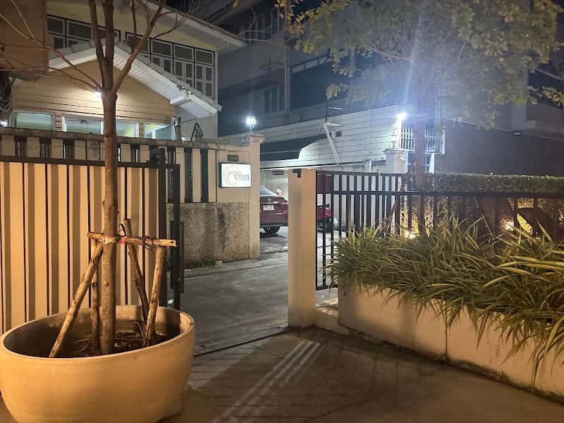 PAPERMOON (GUEST HOUSE)