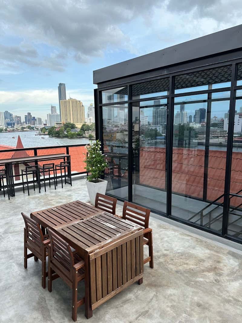 PIER 808 Hostel