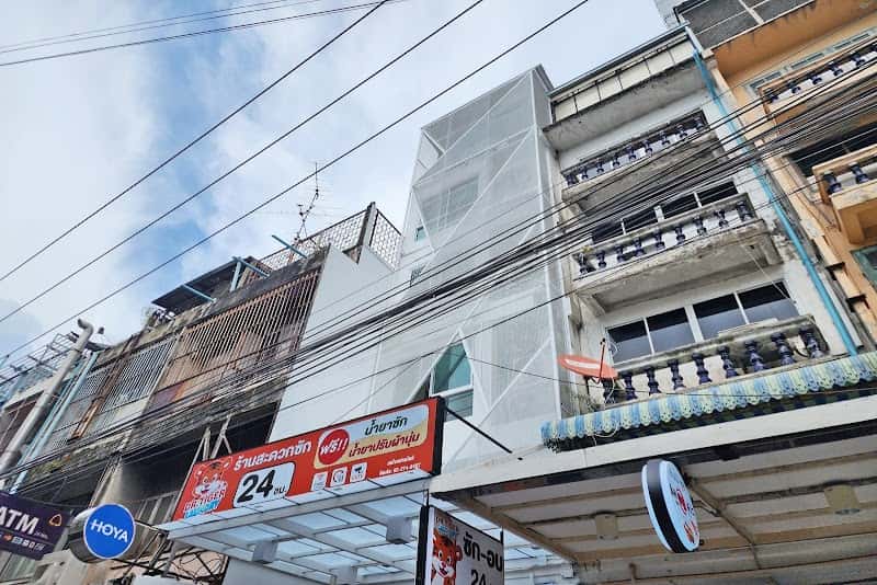 REEZQ RESIDENCE