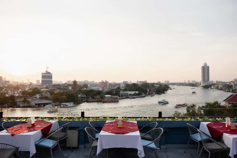 River Vibe Bar & Restaurant