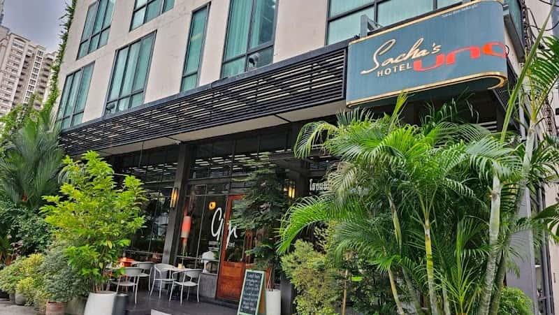 Sacha's Hotel Uno