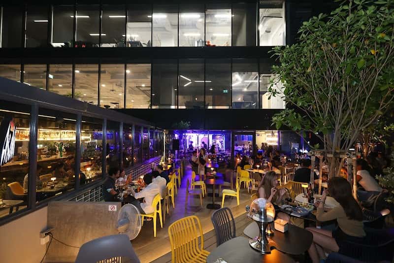 Throwback.bkk Rooftop Bar