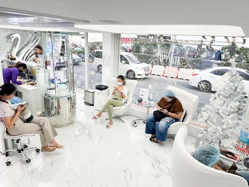 V Square Clinic Emquatier