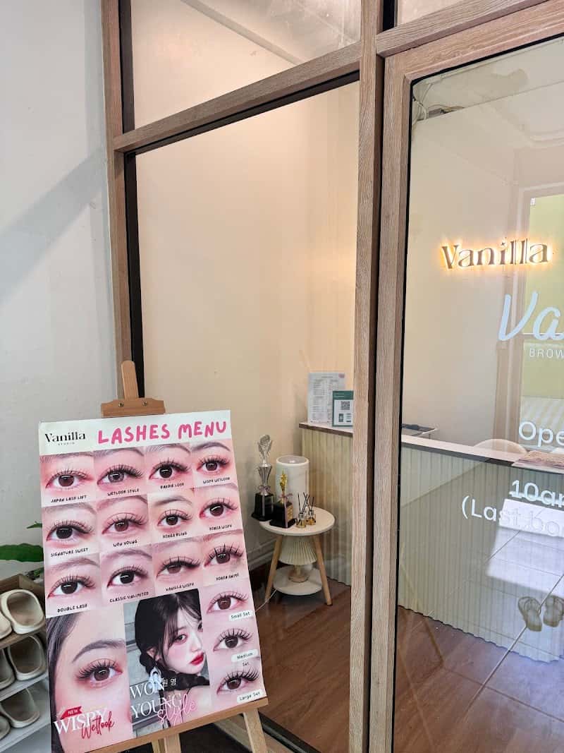 Vanilla brows & lashes studio - Ari