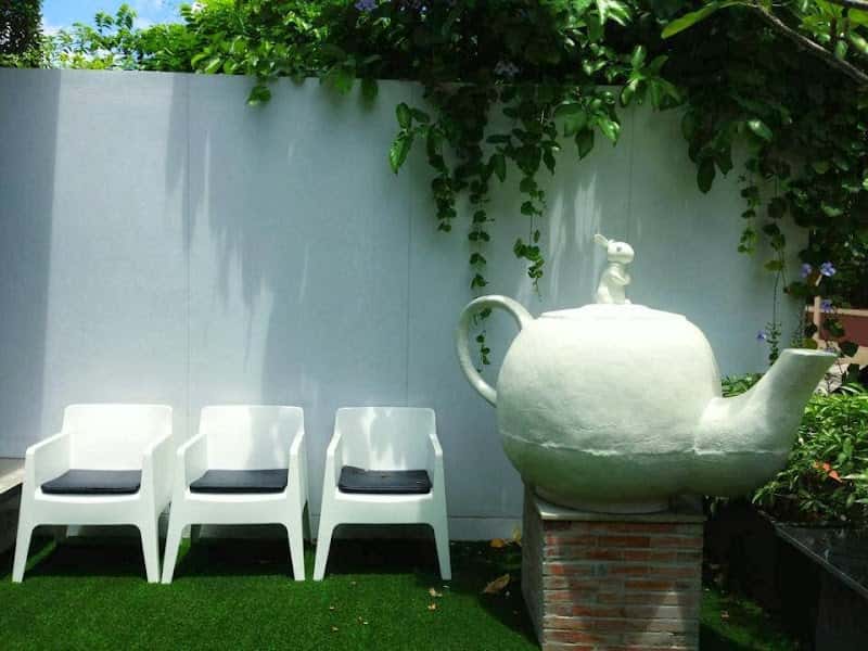 White Rabbit Cafe'