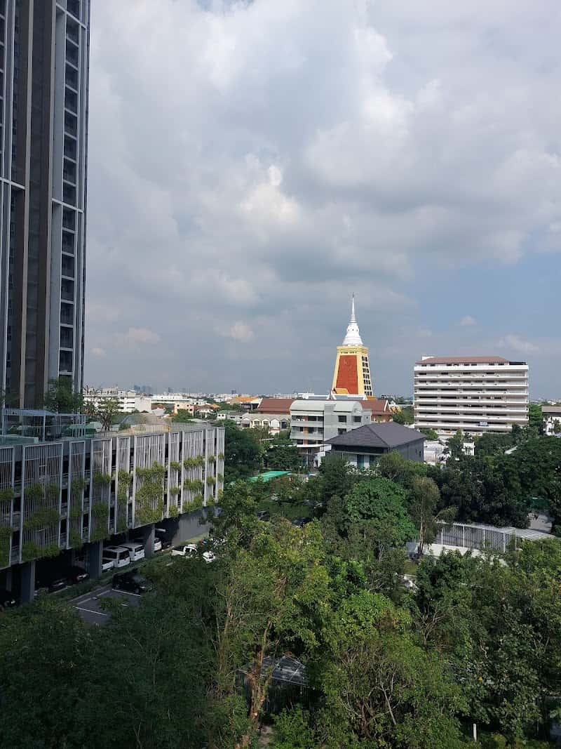 Whizdom Essence Sukhumvit