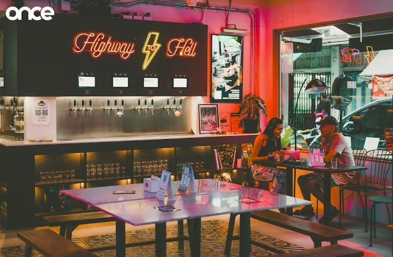 Apron Bar Bangkok | Coffee & Craft Beer Old Town (18 Taps)