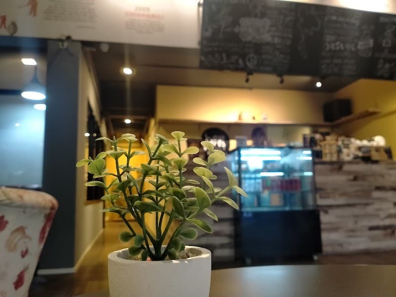 BEEHALL D Cafe - Ratchada