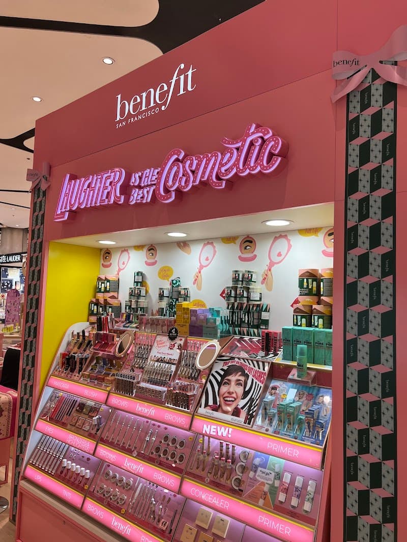 Benefit Cosmetics BrowBar Lounge