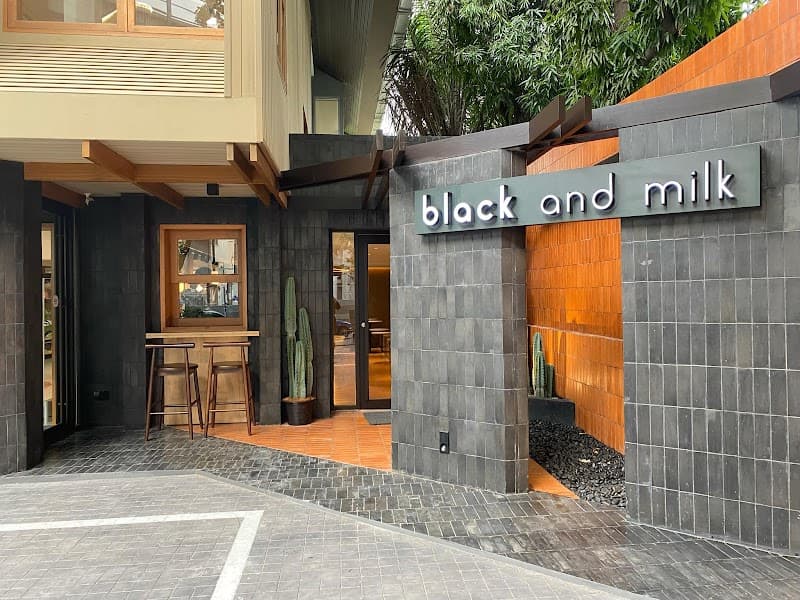 Black and Milk at Rimkhobfa Bookstore