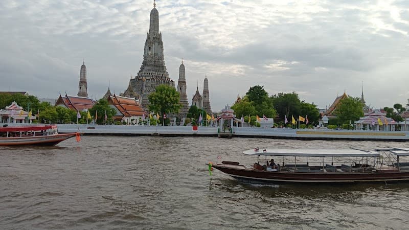 Chao Phraya Tourist Boat Wat Arun Pier