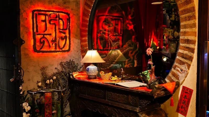 Charoen Krung Bar & Bistro