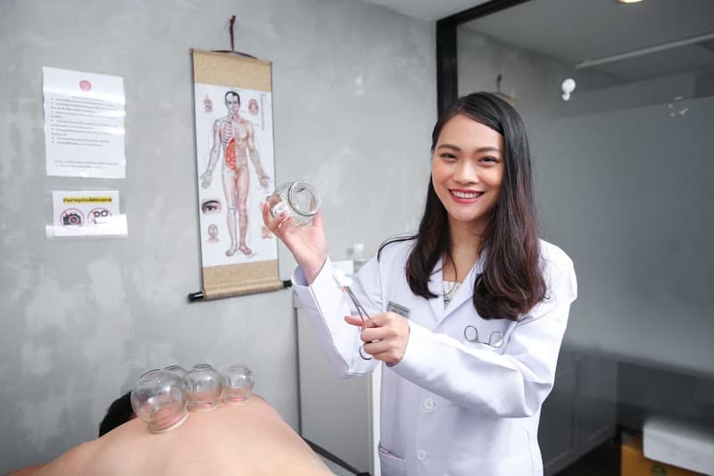 CHINGLIAN TCM CLINIC ชิงเหลียน คลินิกฝังเข็มและยาจีน