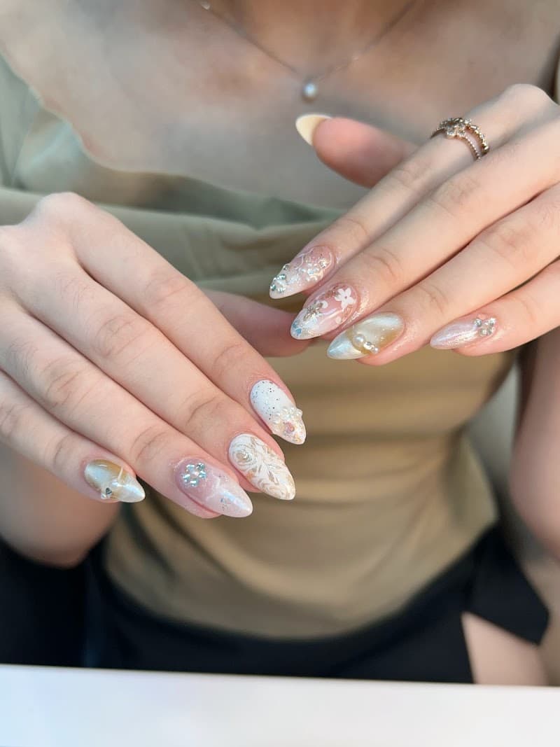 Cicely beauty bar / cicely nail bar (ซิเซลี่ บิวตี้ บาร์) ทำเล็บ ขนตา สีเจล สีธรรมดา สปา ต่อเล็บ