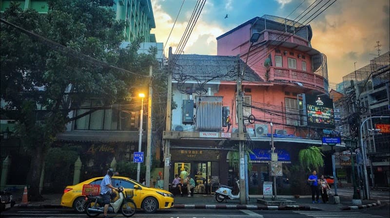 Cutt Hair Studio : ร้านตัดผม แยกพาหุรัด