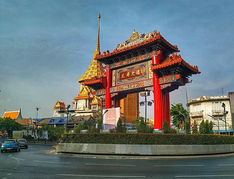 DPM bangkok hostels bar & travel