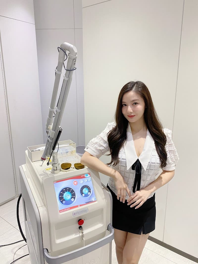 Dr.TATTOF สาขา เอท ทองหล่อ