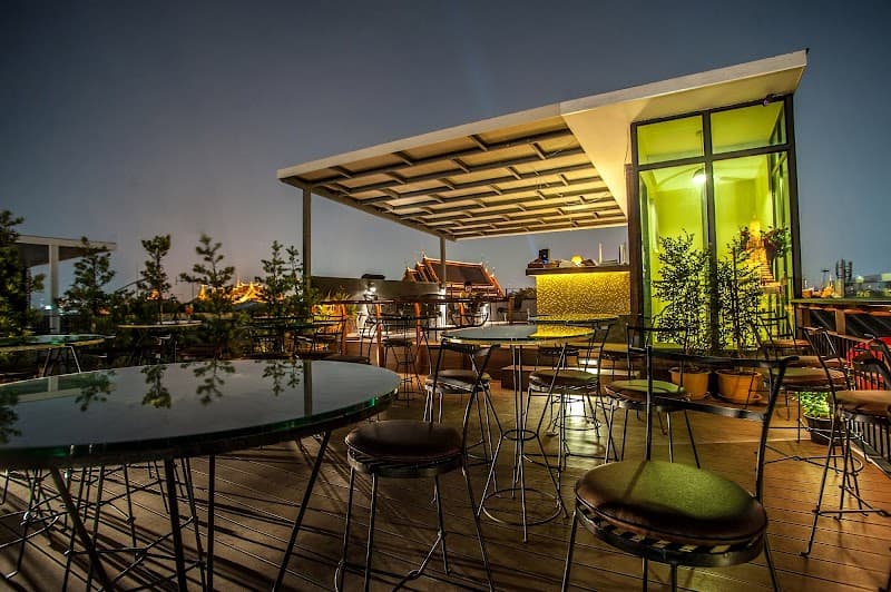 EAGLE NEST Rooftop Bar