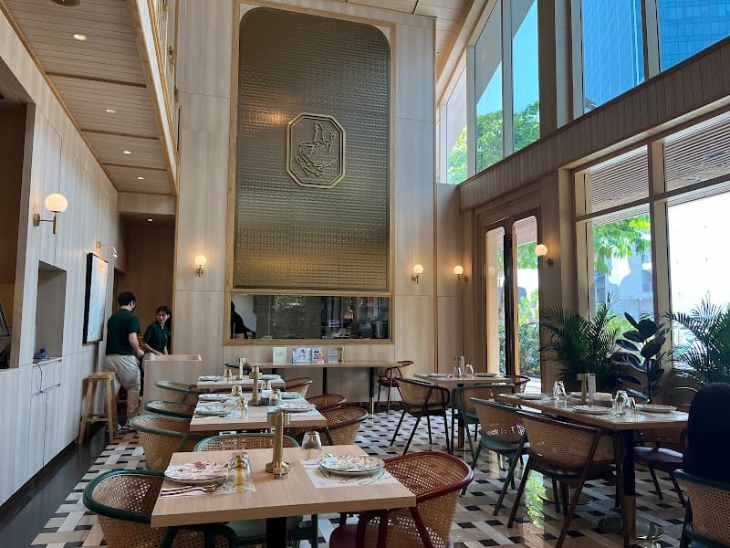 Ern Manee เอิญมณี