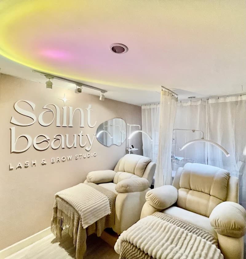 Eyelash extensions salon Thonglor - Saint beauty
