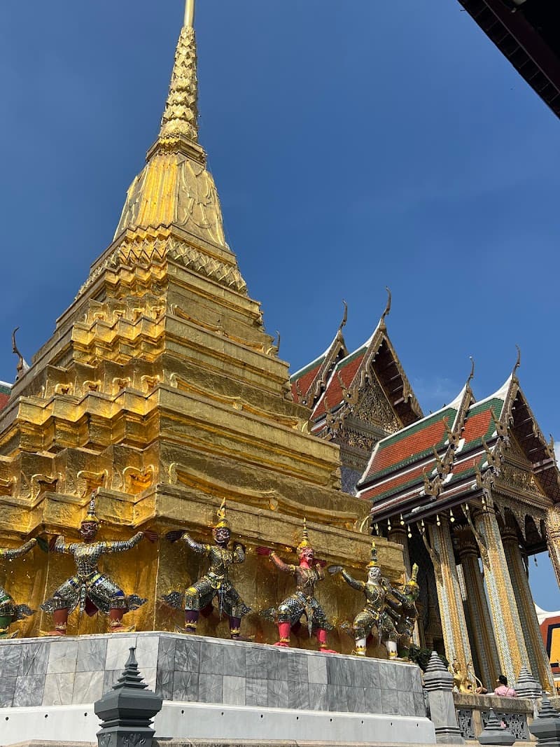 Feung Nakorn Balcony Rooms and Cafe