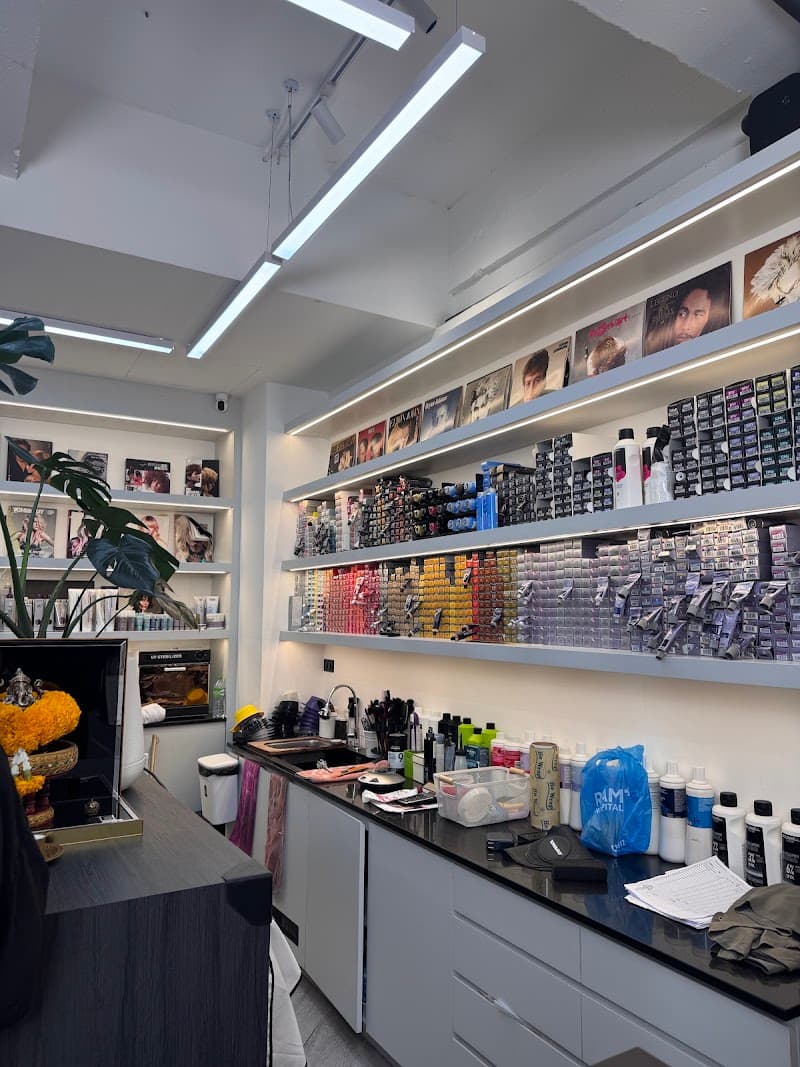 ร้านทำผม Finesse Salon