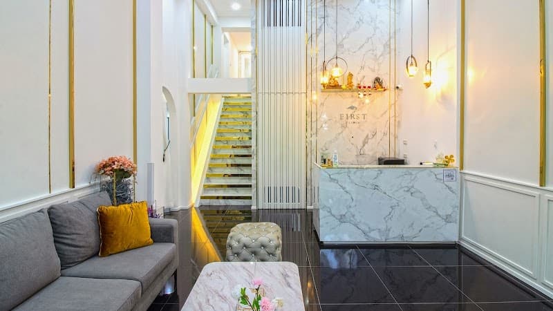 First Clinic ฟิลเลอร์ใต้ตาโดยจักษุแพทย์