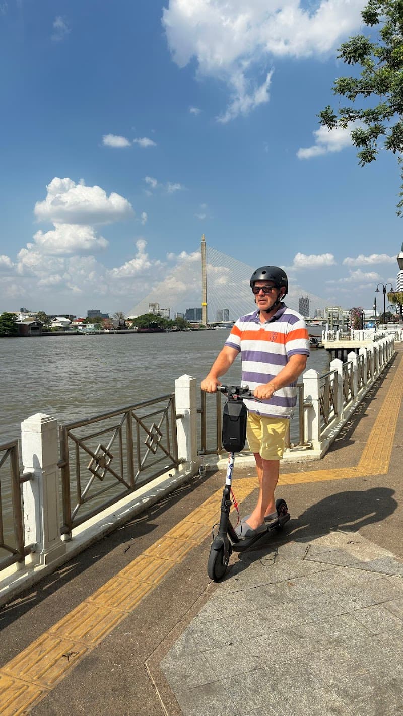 FriendlyLocalTrip - BangkokFunRide - E-scooters, E-TukTuk & Bike Tours