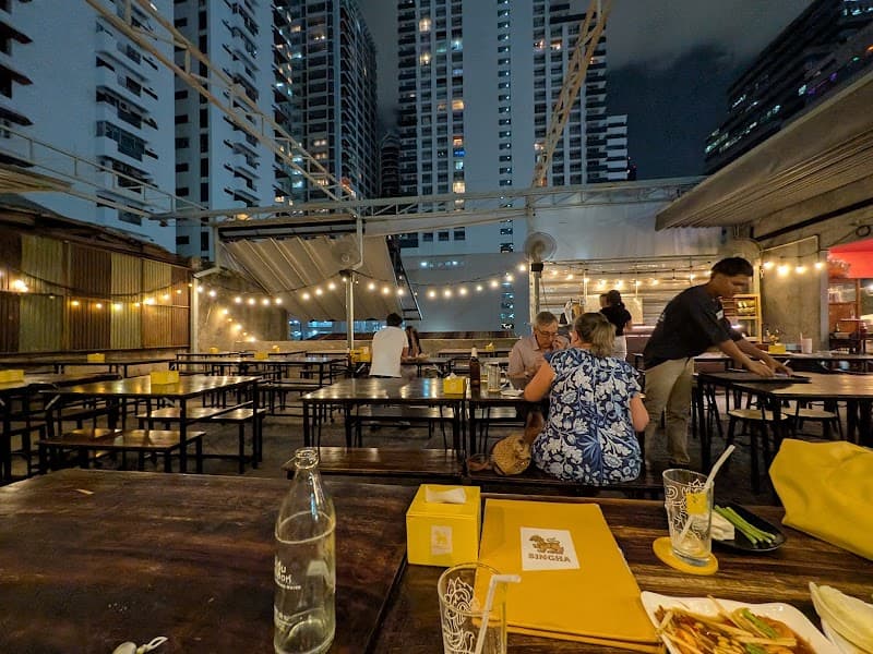 Hidden Square - Bistro & Rooftop Bar