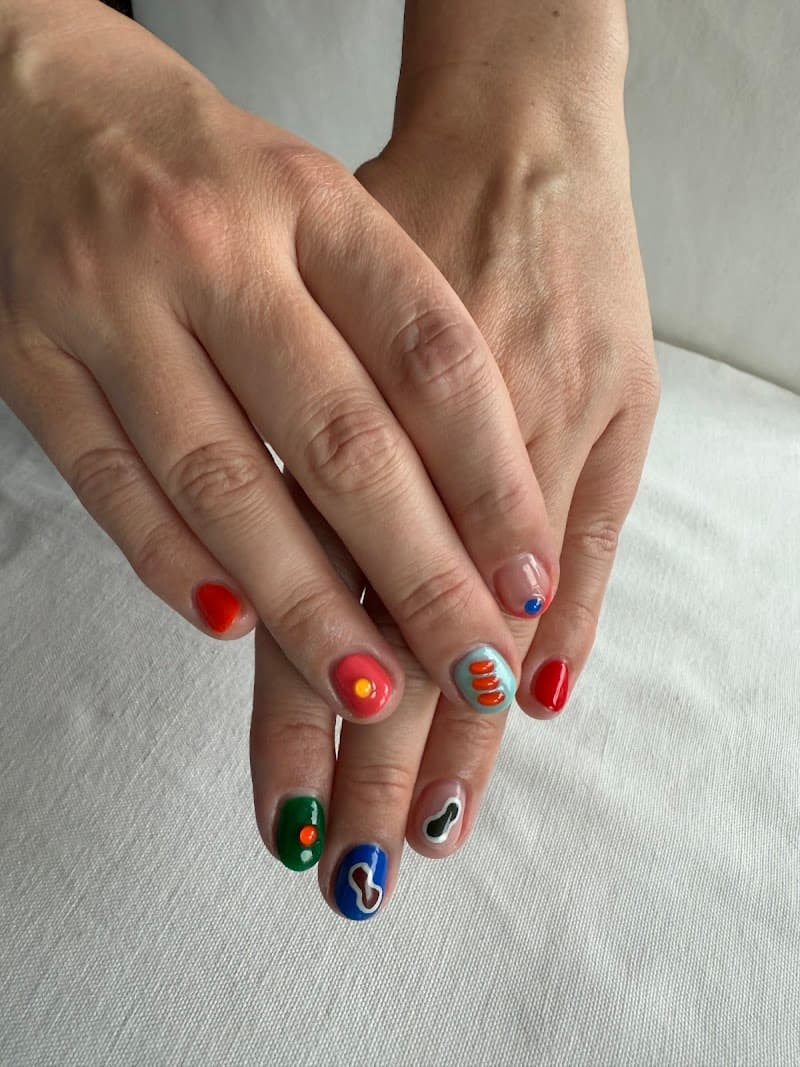 hugs x kisses nail bar