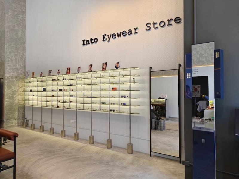 Into Eyewear Store (อินทู อายแวร์ สโตร์)