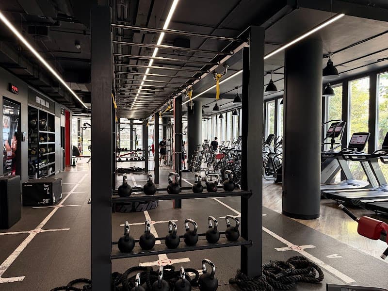 Jetts 24 Hour Fitness - Canvas Phloen Chit