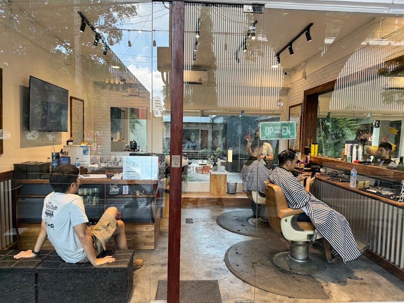 Kutz Barber Shop - YOLO Forest Community - Chidlom