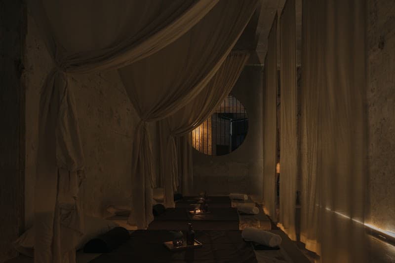 l o m l o m ( ล ม ล ม )