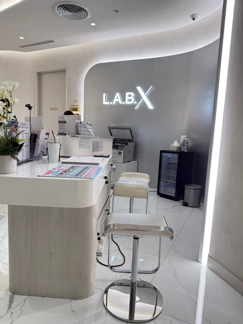 LABX Clinic สาขา เมอร์คิวรี่ วิลล์ ชิดลม (Mercury Ville @ Chidlom)