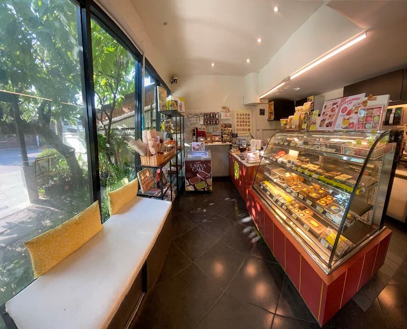 Larna House (official site)