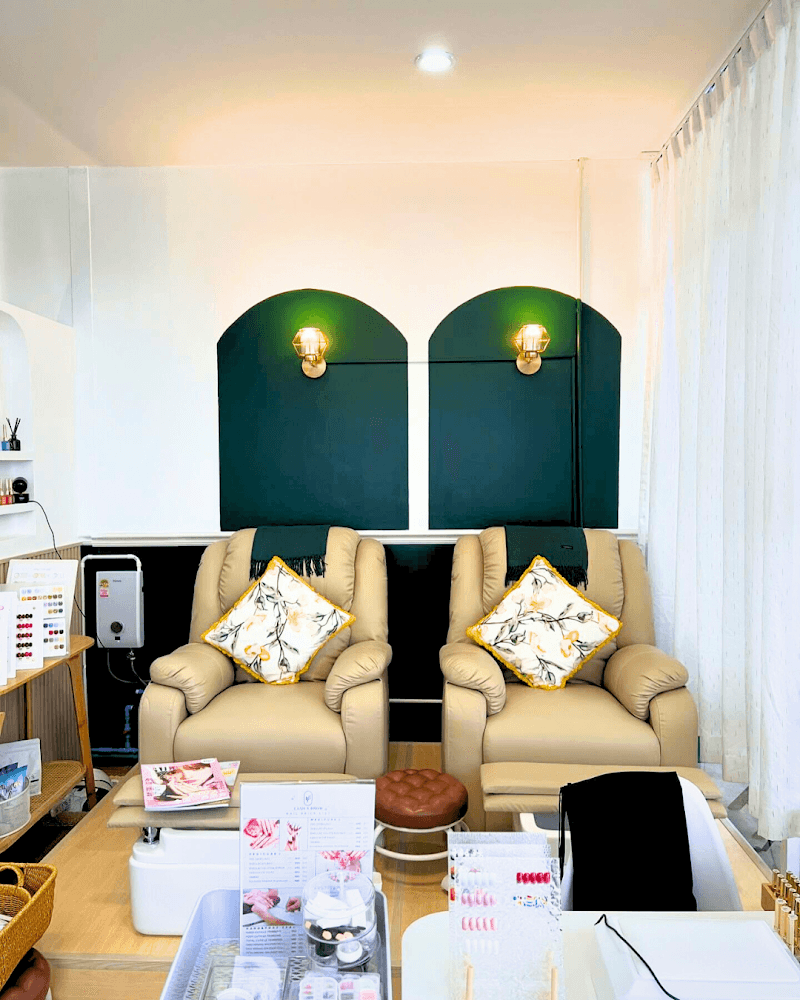 LASH.X.BROW ทำเล็บ ต่อขนตา สปามือเท้า สักคิ้ว สักปาก แว็กซ์ขน