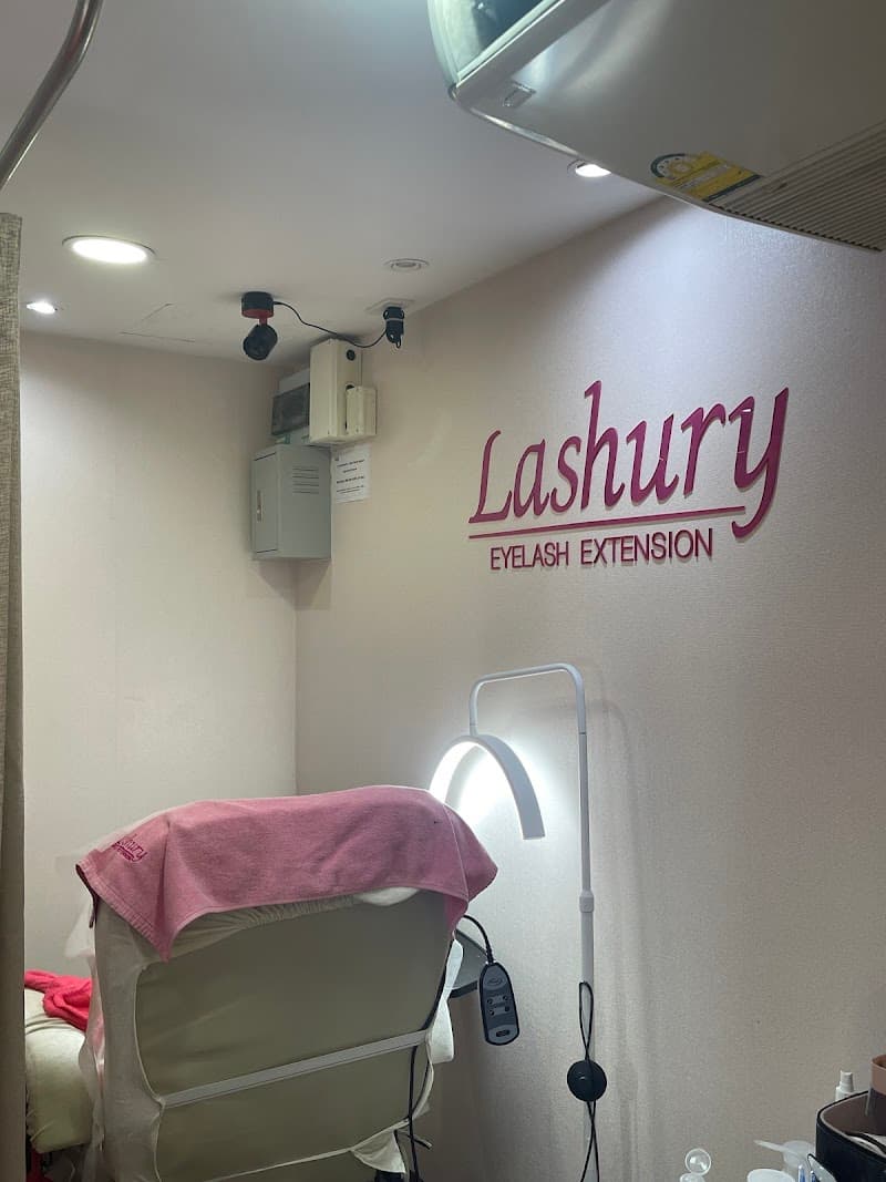 Lashury Eyelash Salon - BTS Ari [ร้านต่อขนตาสัญชาติญี่ปุ่น ในสถานีรถไฟฟ้า - Eyelash Lifting, Eyelash Extensions]