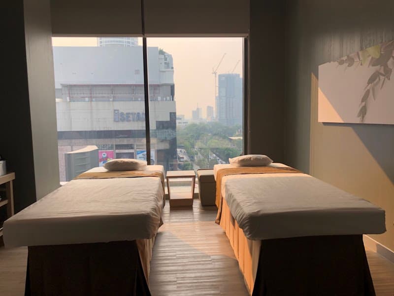 Let's Relax Spa - The Market