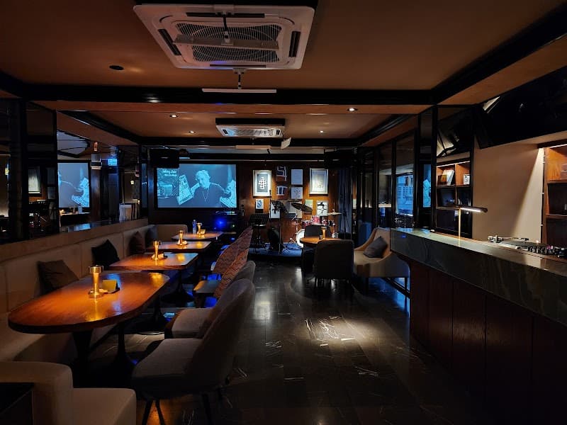 Long Play Music & Bar